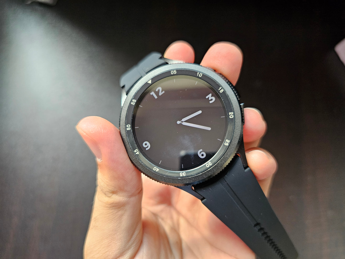 Watch 6 Classic with Rotatable bezel, amoled display and metal body !