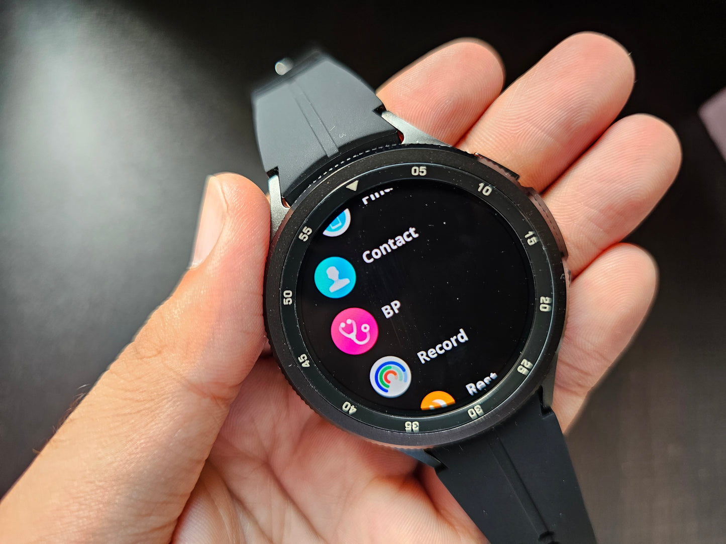 Watch 6 Classic with Rotatable bezel, amoled display and metal body !