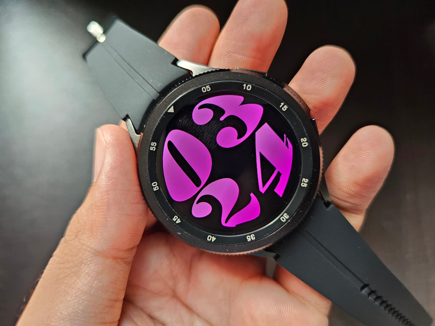 Watch 6 Classic with Rotatable bezel, amoled display and metal body !