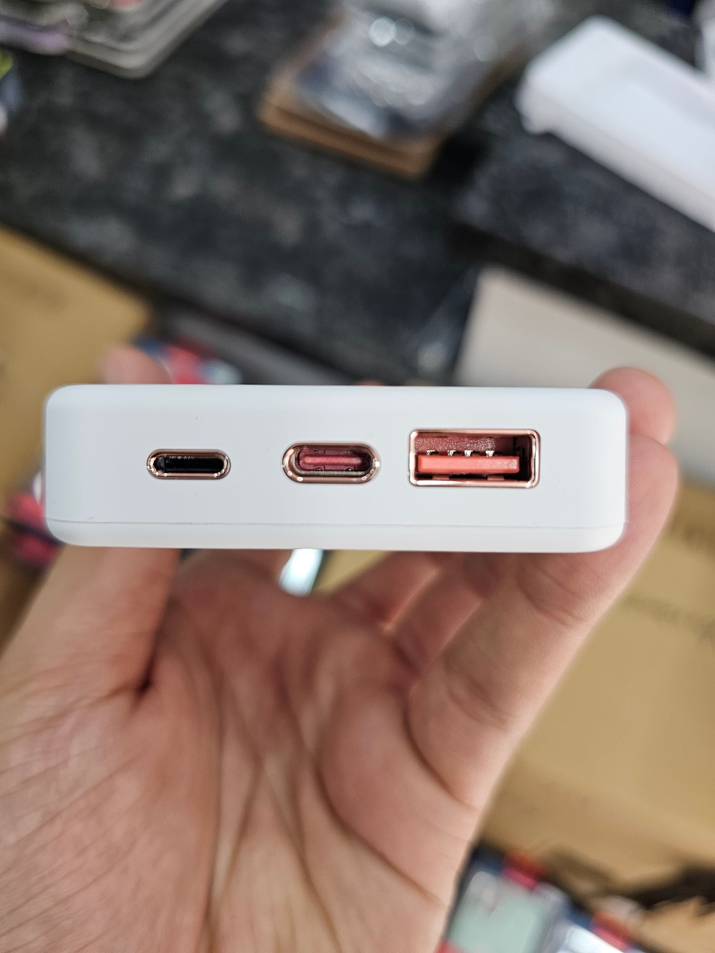 CFZ Premium Magsafe wireless Powerbank with led display for Samsung Galaxy S22 and S23 Series and iPhone 12, 13 and 14 Series