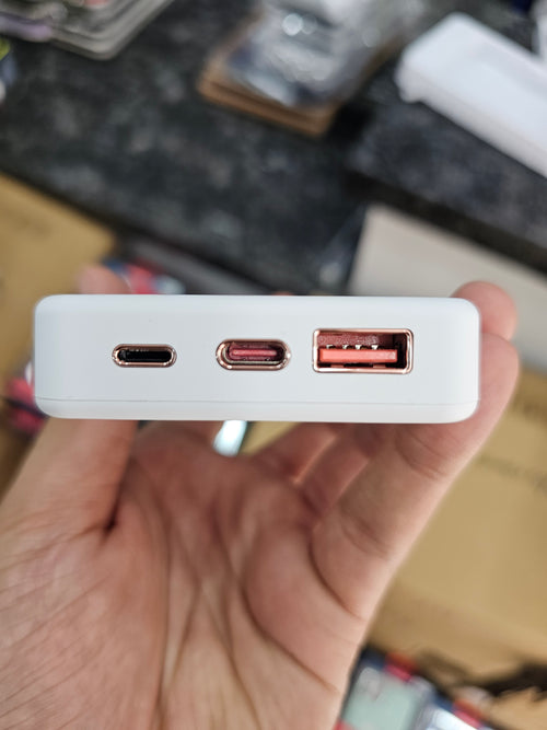 CFZ Premium Magsafe wireless Powerbank with led display for Samsung Galaxy S22 and S23 Series and iPhone 12, 13 and 14 Series
