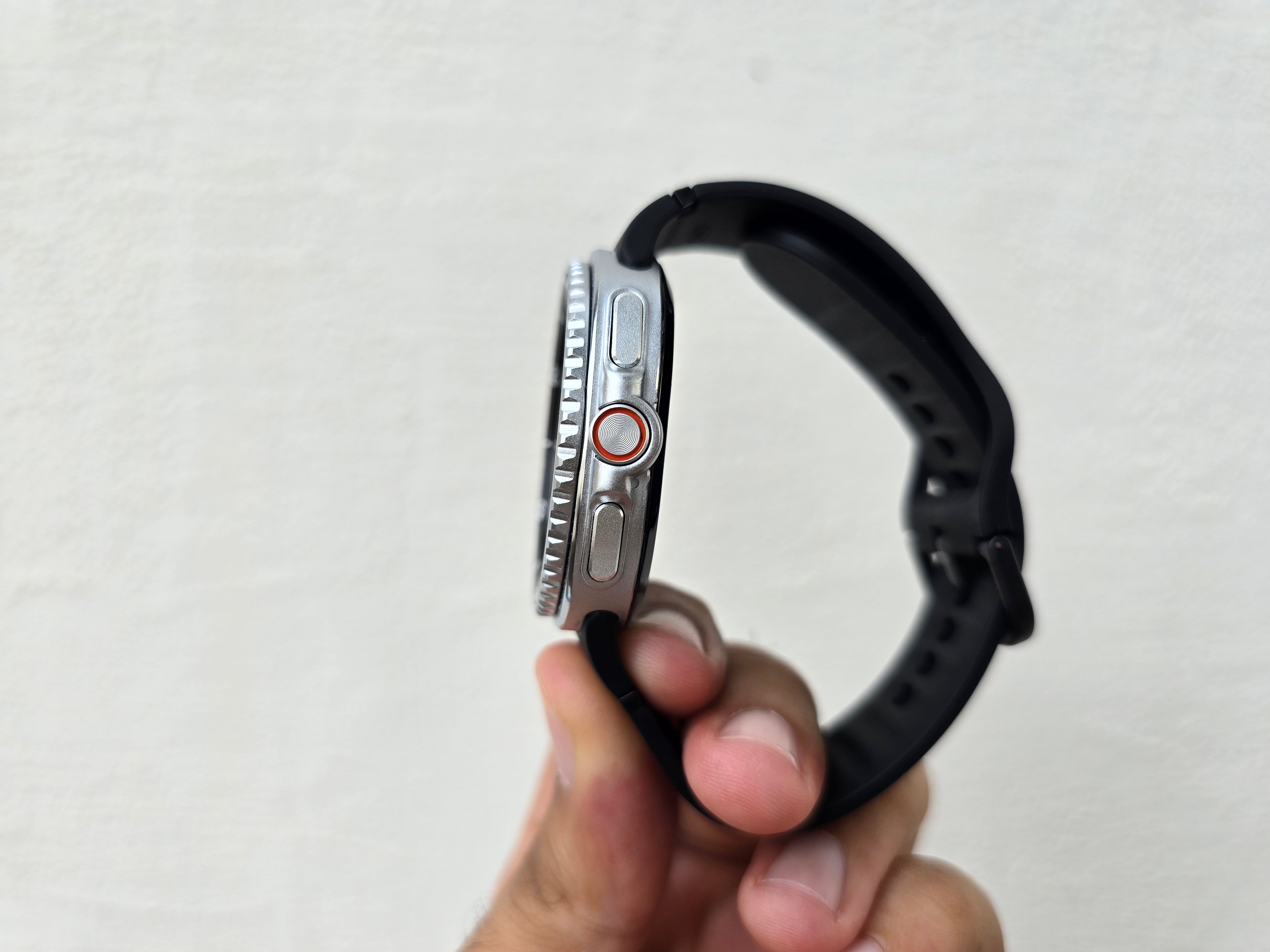 Smartwatch 8 Classic with Rotatable Bezel, Ceramic back premium finish