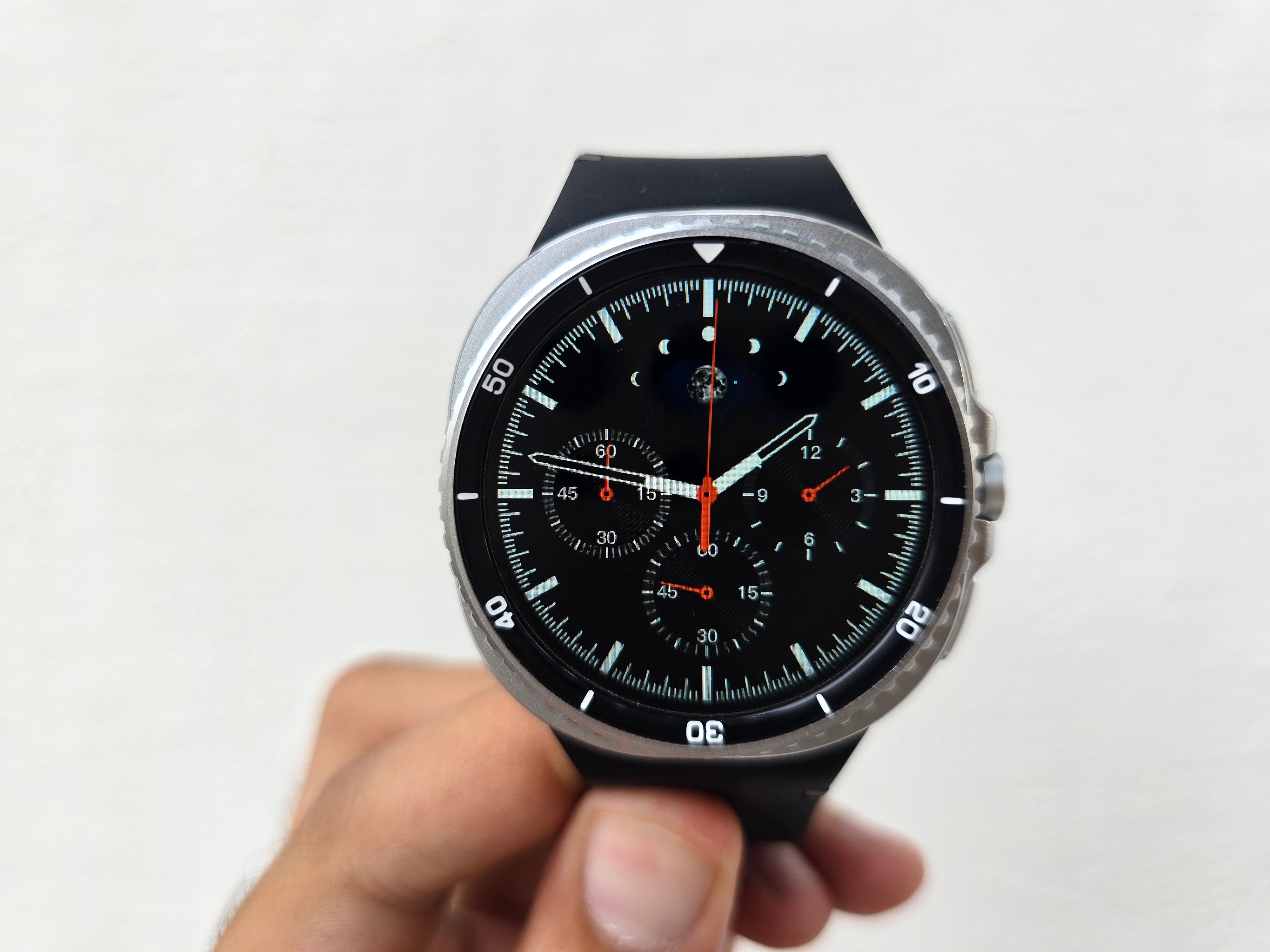 Smartwatch 8 Classic with Rotatable Bezel, Ceramic back premium finish ...