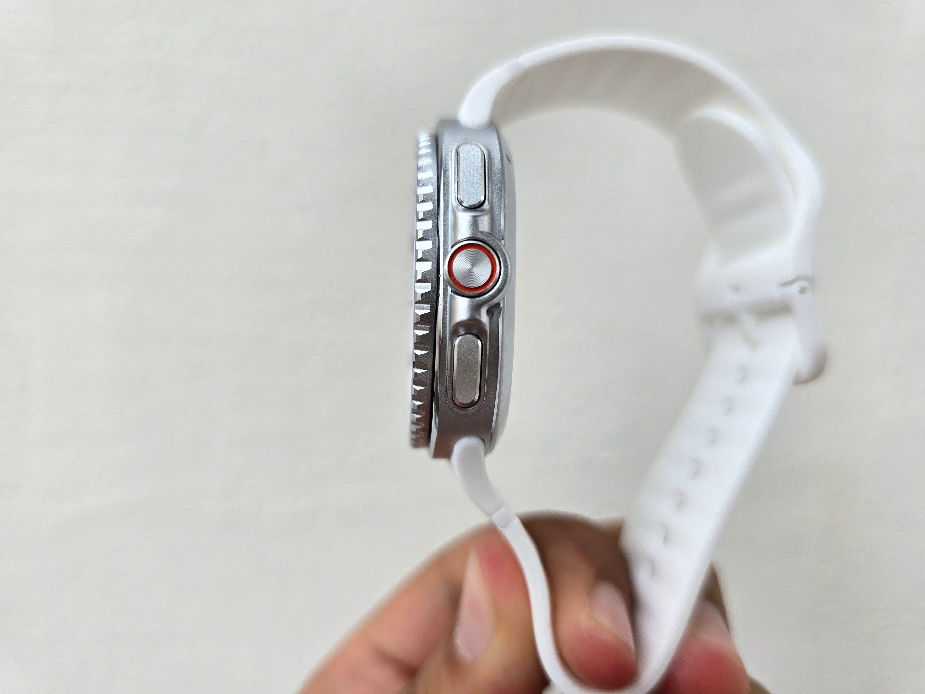 Smartwatch 8 Classic with Rotatable Bezel, Ceramic back premium finish