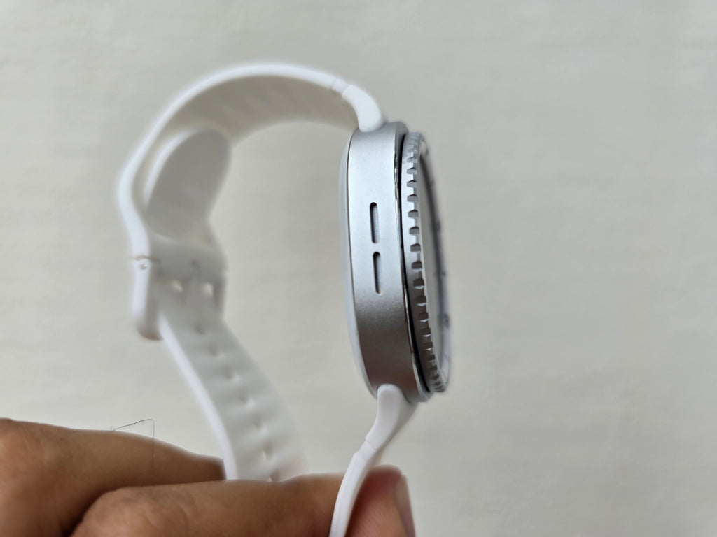 Smartwatch 8 Classic with Rotatable Bezel, Ceramic back premium finish