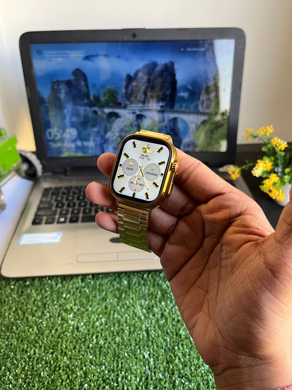 Dubai edition golden ultra watch - Premium Quality with golden chain strap !